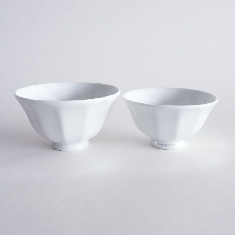 透き通るような白が印象的な茶碗です