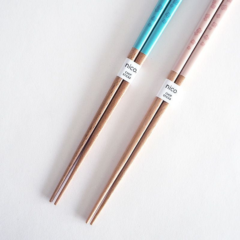 箸先は木目をいかしたナチュラルな仕様です