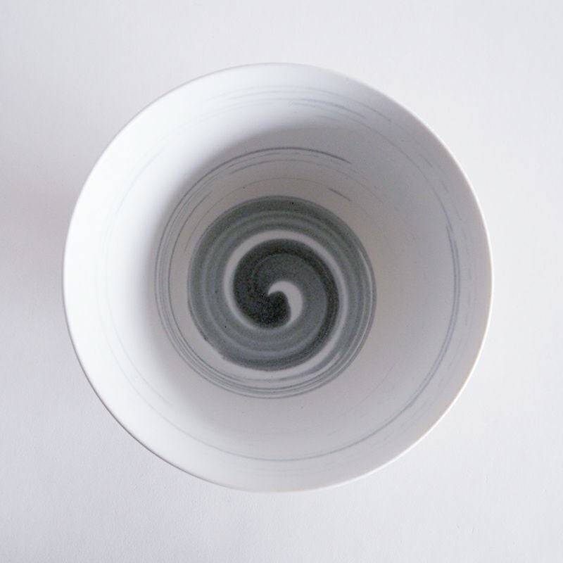 すくいやすい反りのある形状です