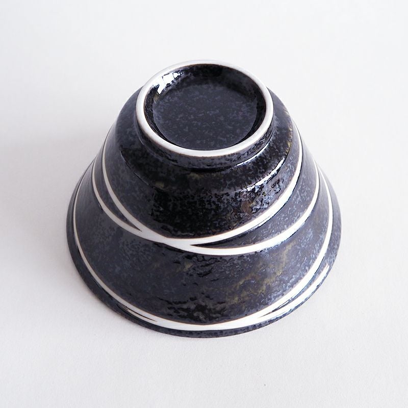 ラーメンなど麺によく合う反りのある形状