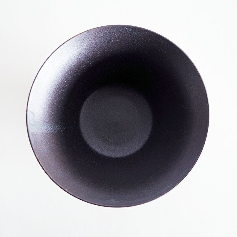 すくいやすい反りのある形状です