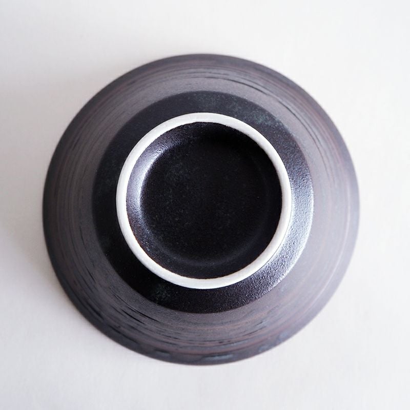 安定感のある形状です