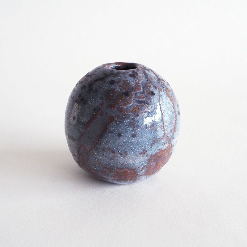 独特な技法でつくられる鼡志野