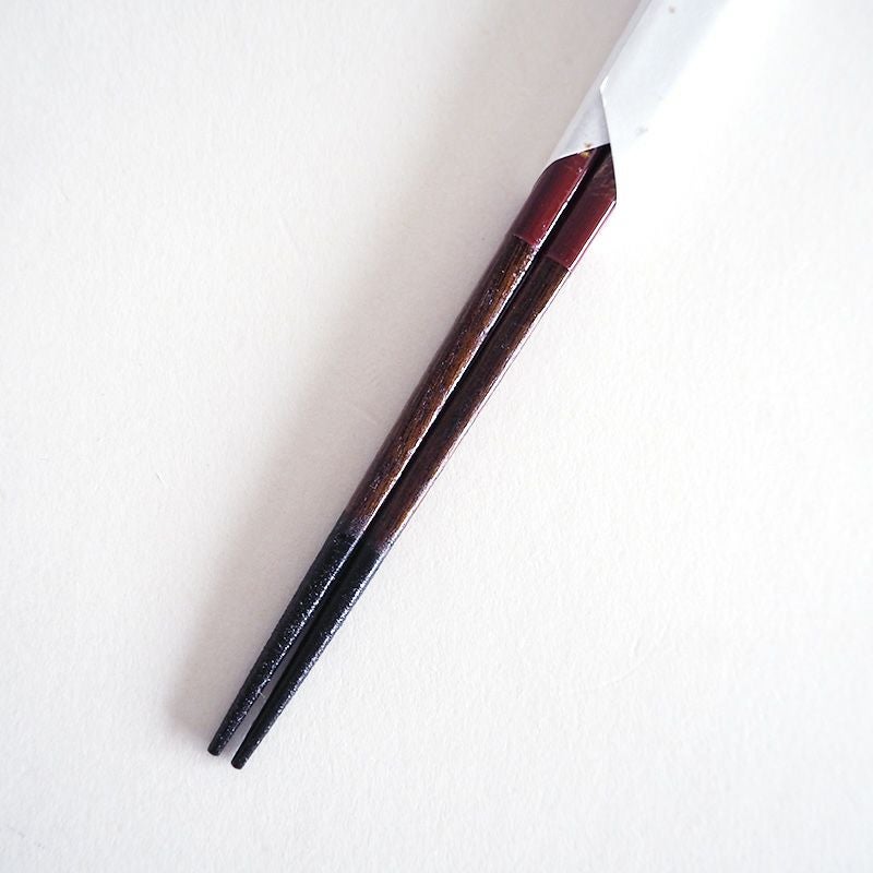 摘まみやすい箸先です