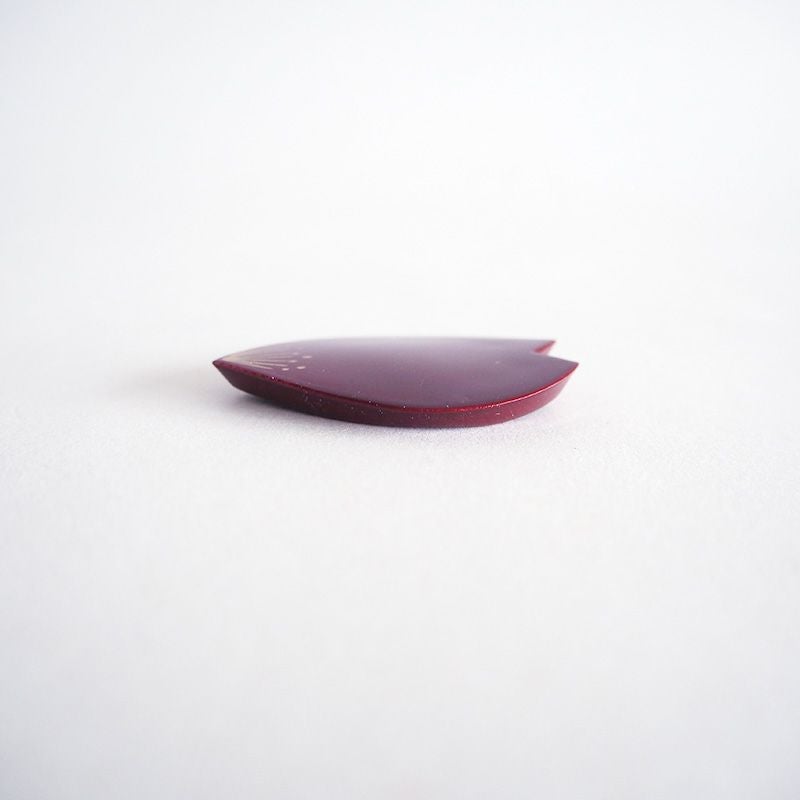 箸を置きやすい形状です