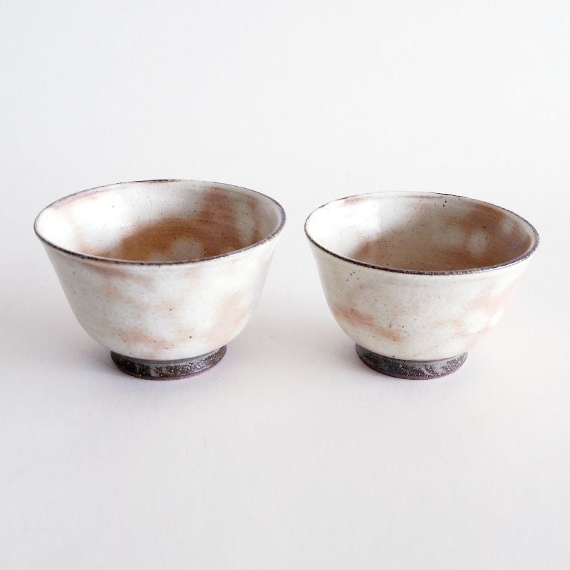 粉引の風合いが味わい深い組茶碗です