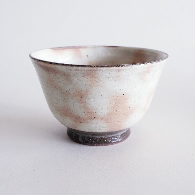 窯変でひとつひとつ異なる斑文様