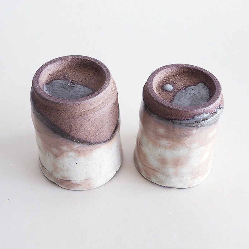 高台は塗り分けられアクセントとなっています