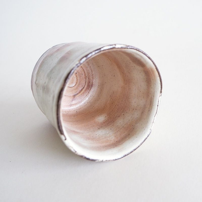 粉引の技法による味わいが楽しめる器です