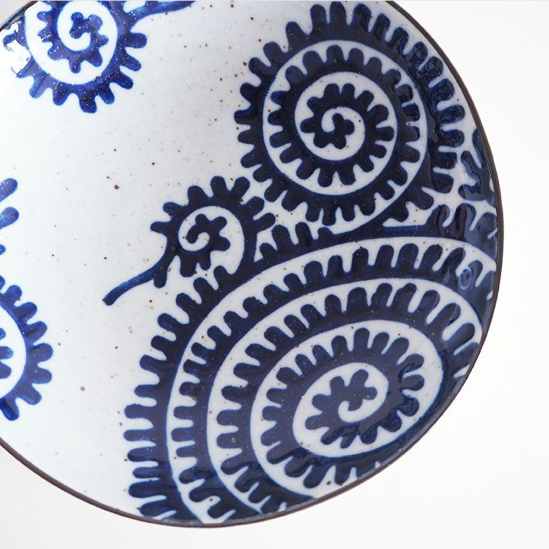 太く力強いタコ唐草が印象的です