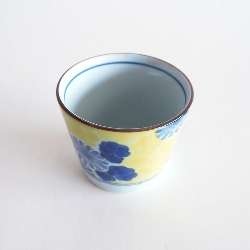 口縁のラインがアクセントとなっています