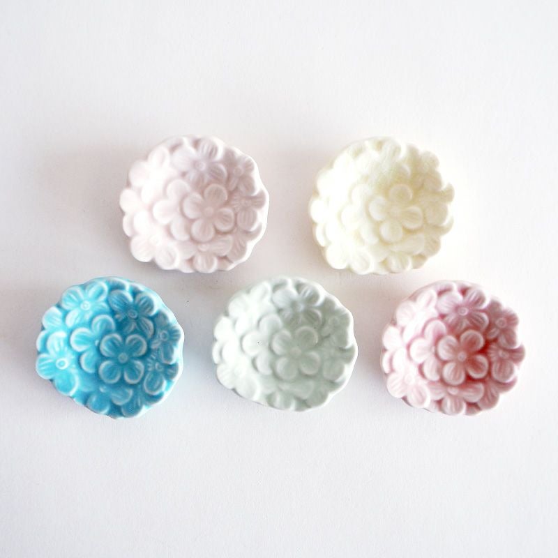 お花のレリーフがかわいい箸置きセットです