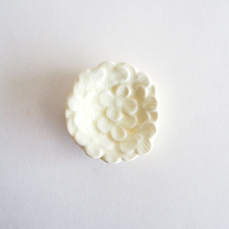 やさしい色合いのイエロー