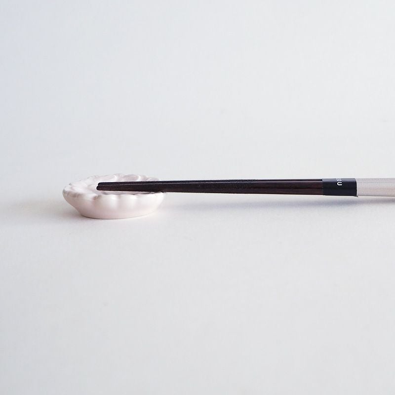 箸を置いたイメージです