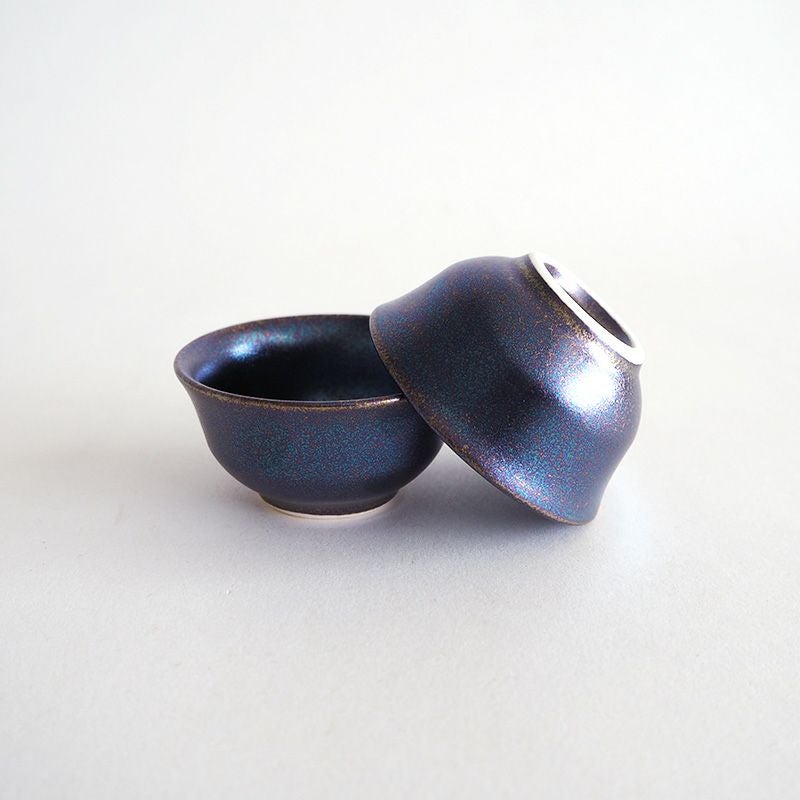 パールのような輝きのぐい呑みです