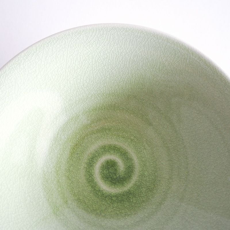 細かな貫入が趣のある風合いを醸し出します