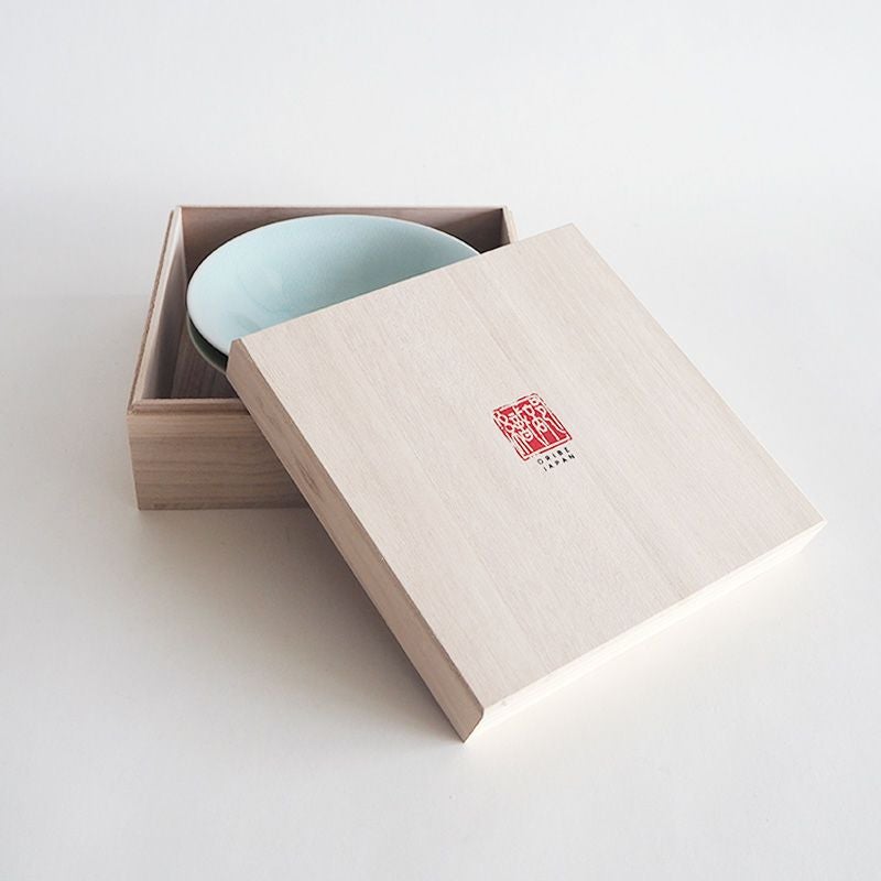 桐箱付きで贈り物に最適です