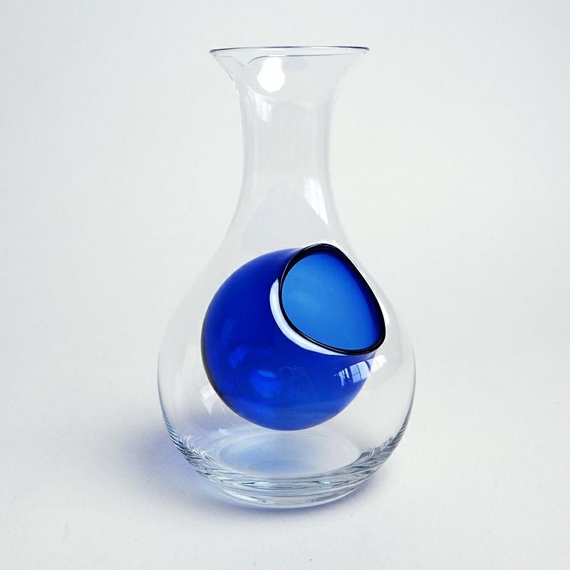 ポケットに氷を入れて冷酒を冷やします