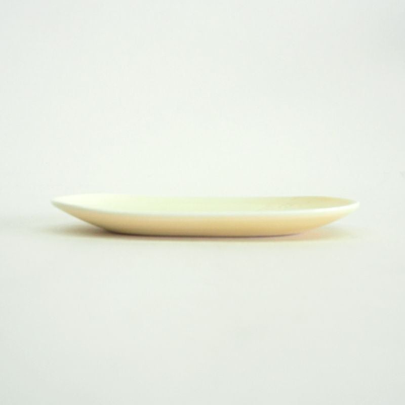 線香の灰が落ちても片付けがしやすい形状です