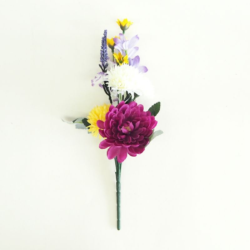 お手入れ不要でいつでもきれいなお花をお供えしておけます