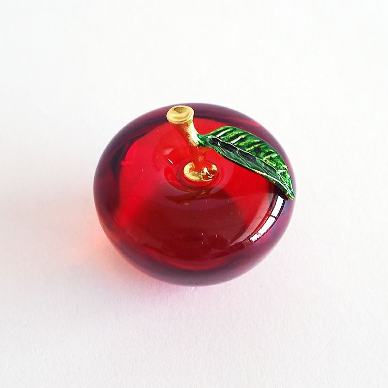 透明感のある涼し気なフルーツです