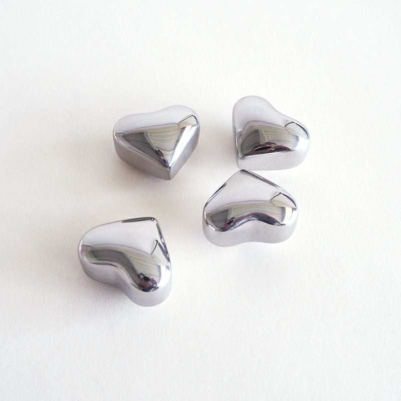 ハート型のアイスキューブ4個セットです