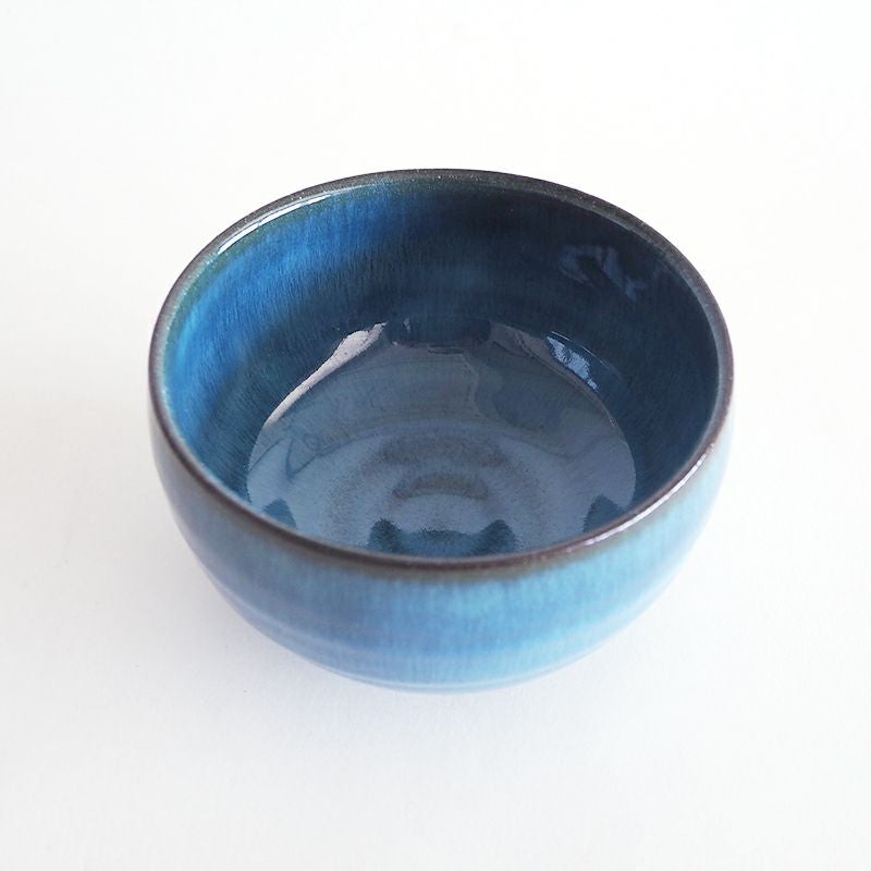 青わら灰の独特の色合いが美しい