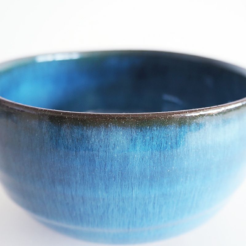 窯変による色合いの変化を楽しめる器です