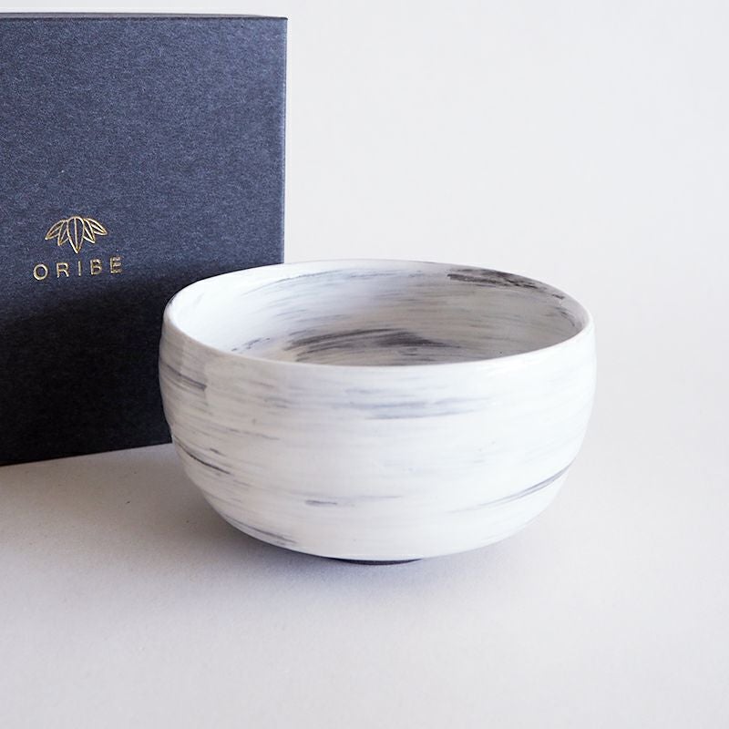 黒土 白刷毛 抹茶碗