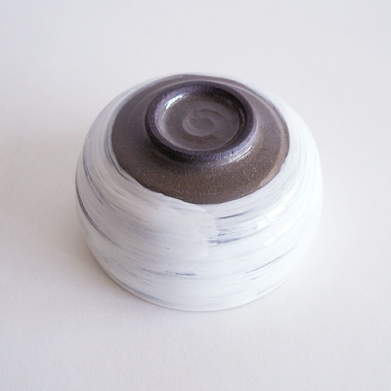 高台は素焼きなっており器のアクセントになっています