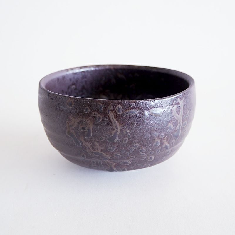 窯の中で釉薬と灰の化学反応が起こす美しさ