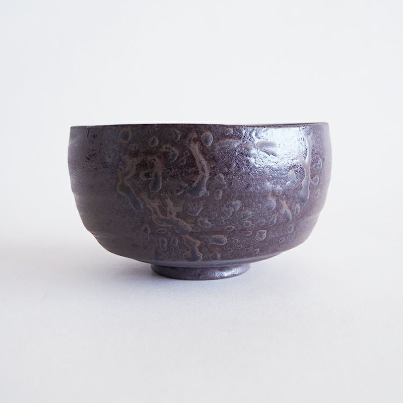 窯の中で灰が降り積もり独特の模様が現れます