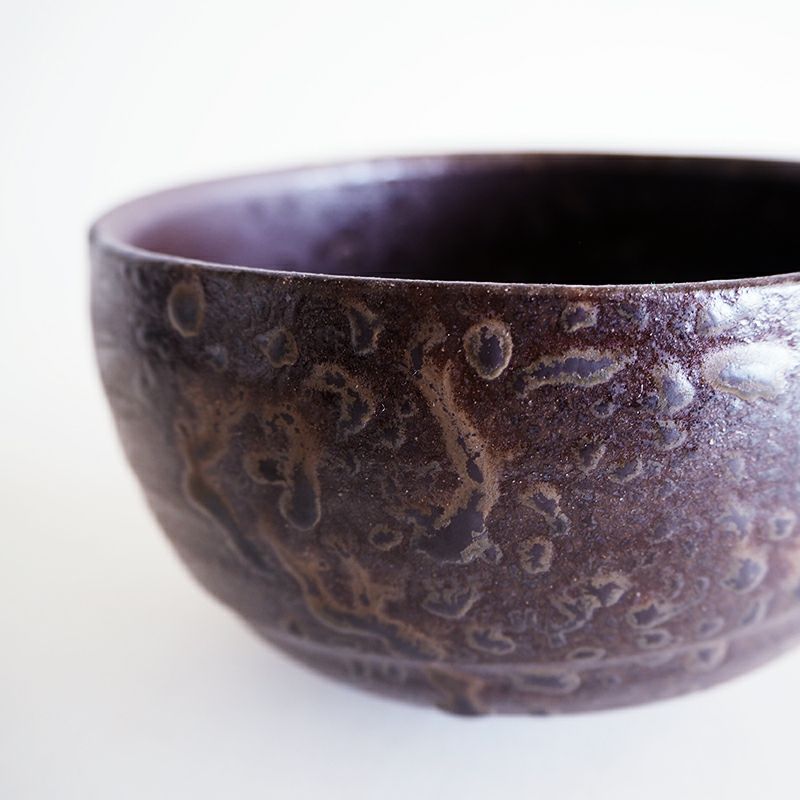 窯の中で灰と釉薬が織り成す窯変