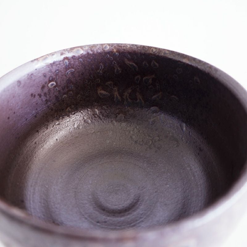 窯の中で灰と釉薬が織り成す窯変