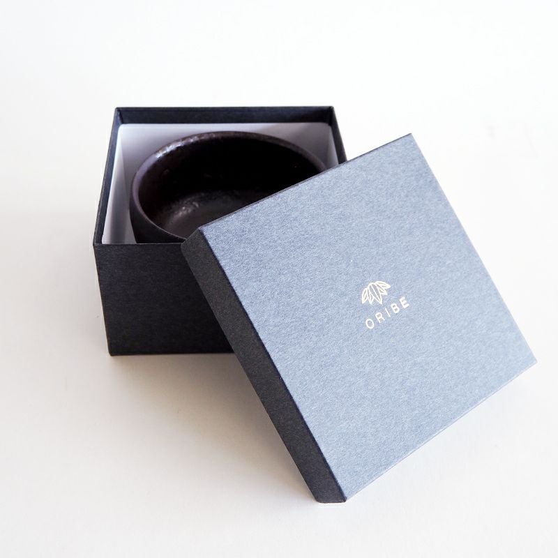 化粧箱に収められ贈り物に最適です