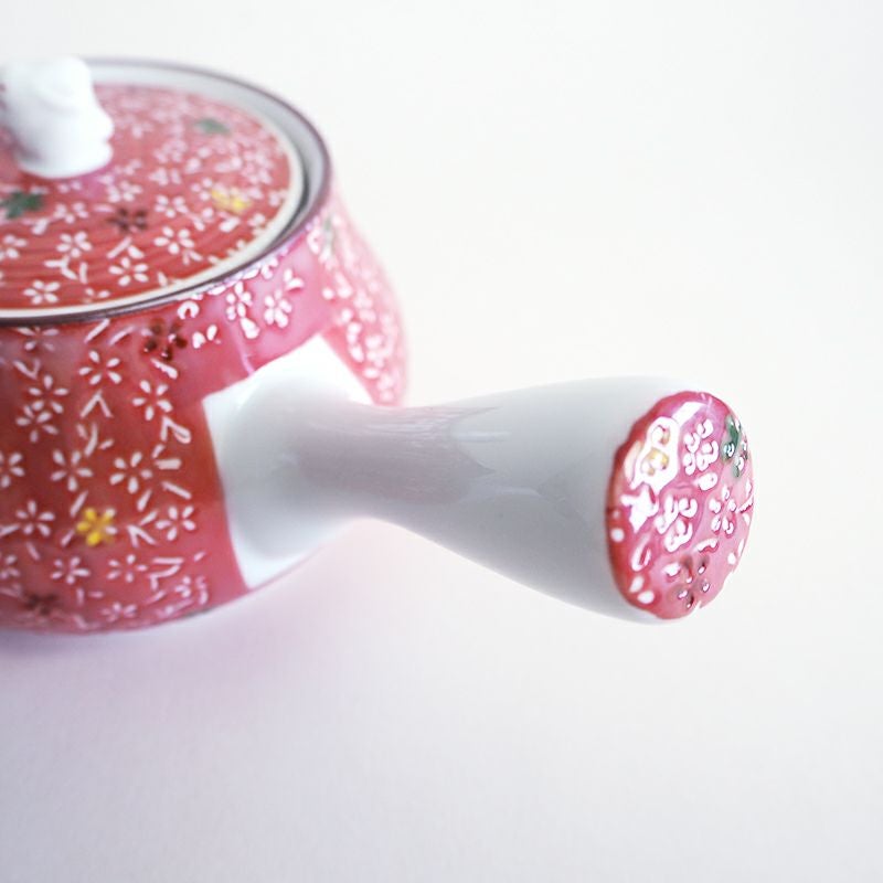 取っ手の絵柄もアクセントになっています