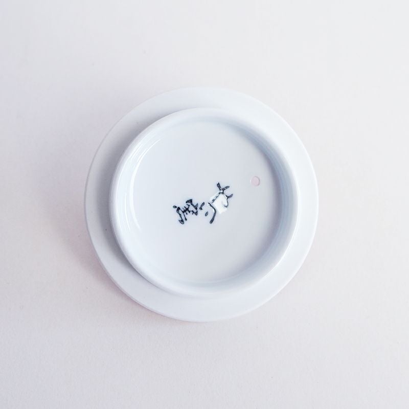 蓋の裏側に窯元の印が入っています