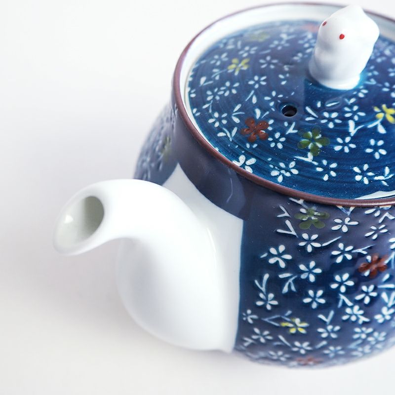 こぼれにくい注ぎ口です