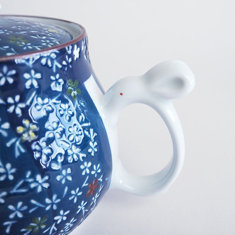 取っ手がうさぎの形になっています