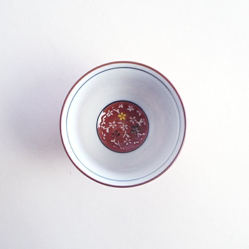 内側にも絵柄が入ります