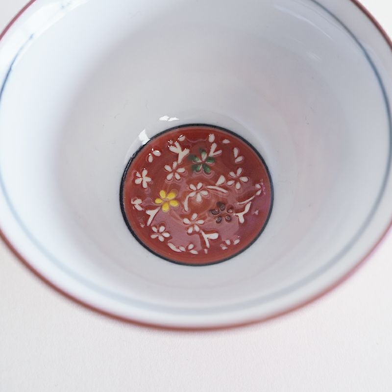 内側の絵柄がアクセントになっています