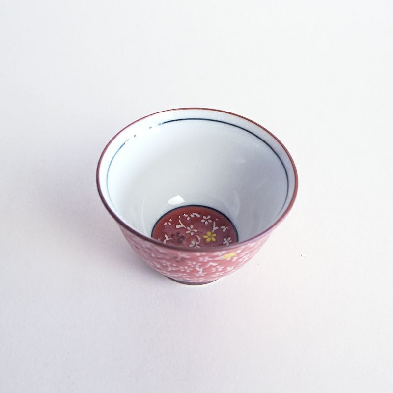 内側にも絵柄が入ります