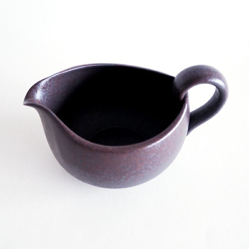 沸騰したお湯を適温まで冷ますための道具です