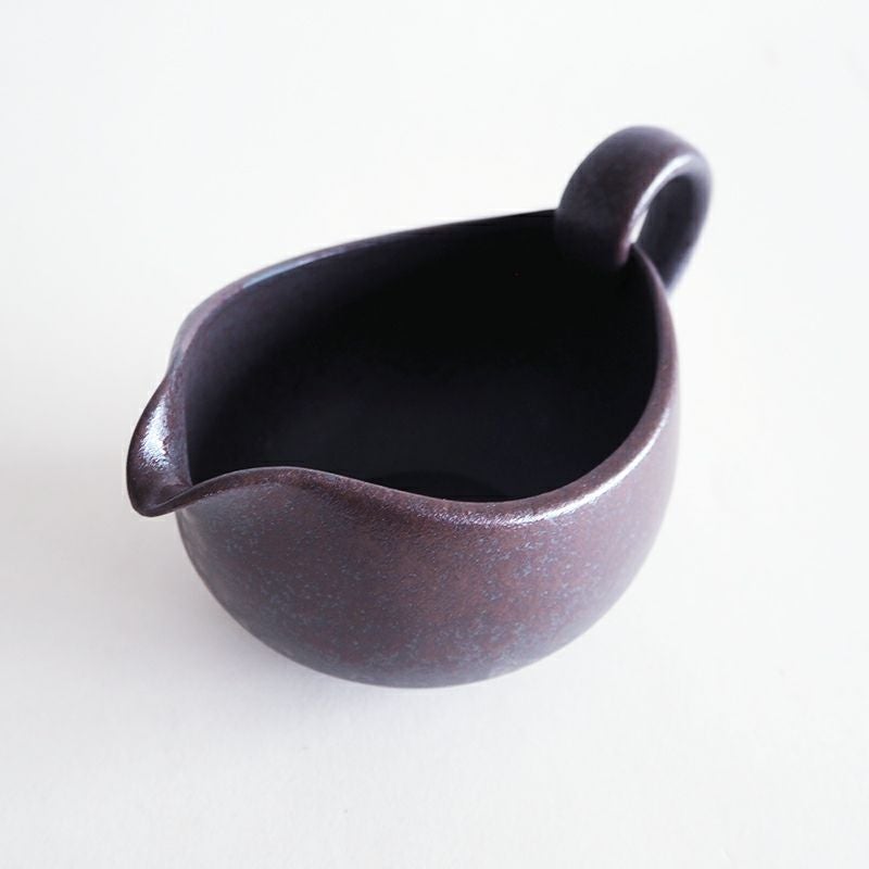 片口酒器やドレッシングなどの器としても様になります