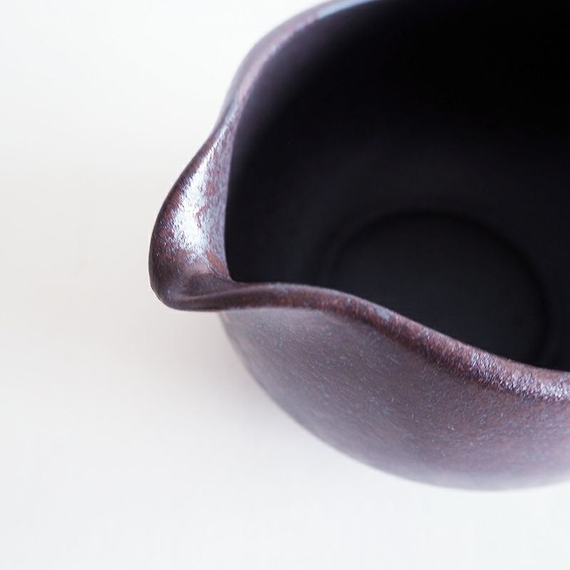 片口酒器やドレッシングなどの器としても様になります