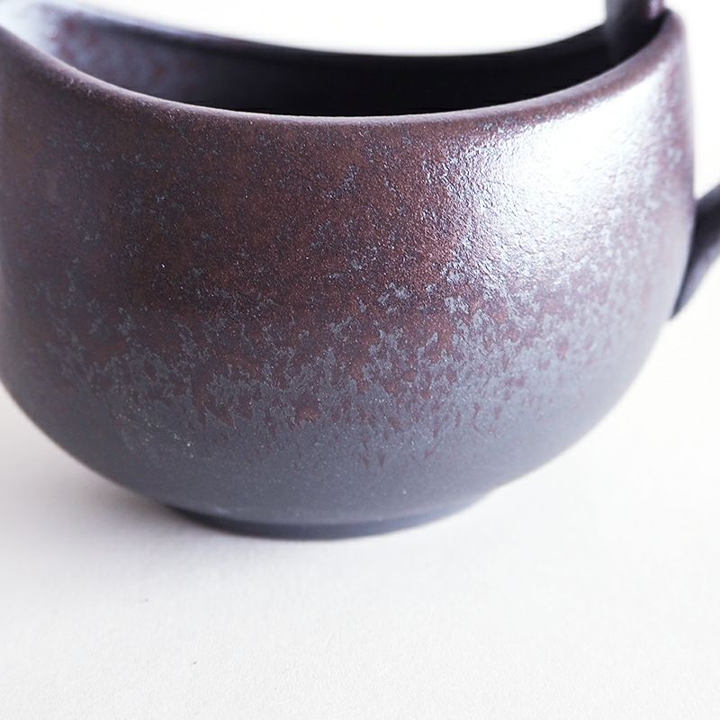 窯変による重厚な風合いに趣を感じます