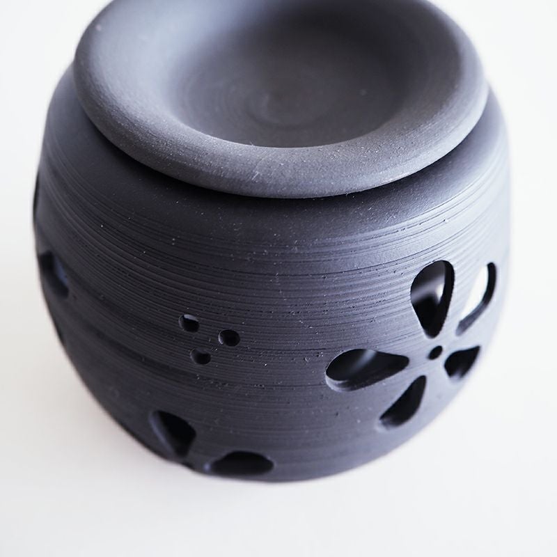 上部の皿に茶葉の乗せます