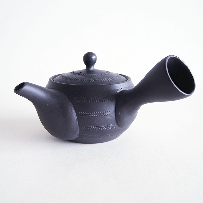 陶聖 黒ツバ 丸ルレット 急須｜和食器通販｜織部 Online Store【公式】