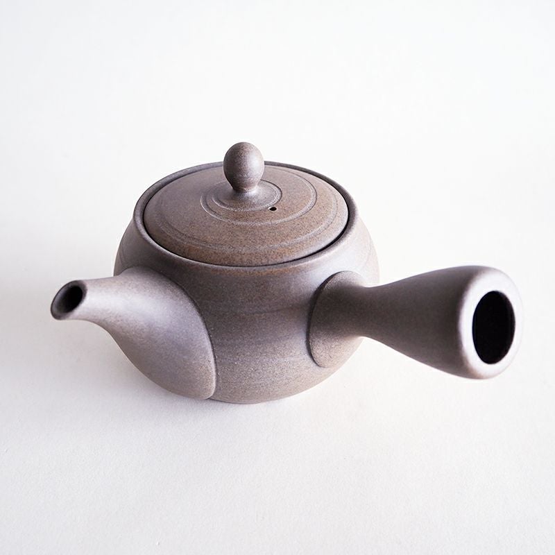 陶聖 黒ツバ 丸ルレット 急須｜和食器通販｜織部 Online Store【公式】