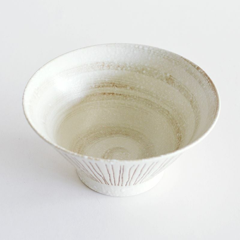 内側は渦巻き模様